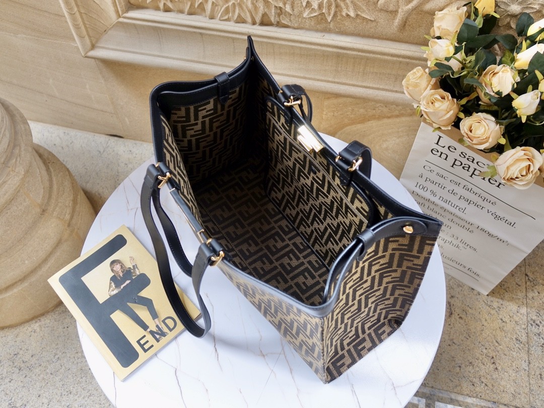 펜디 FENDI peekaboo X-tote 피카부 토트 백