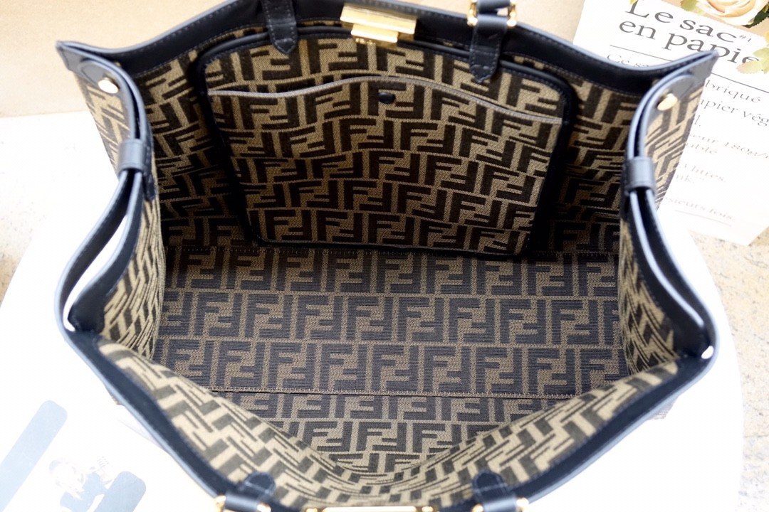 펜디 FENDI peekaboo X-tote 피카부 토트 백