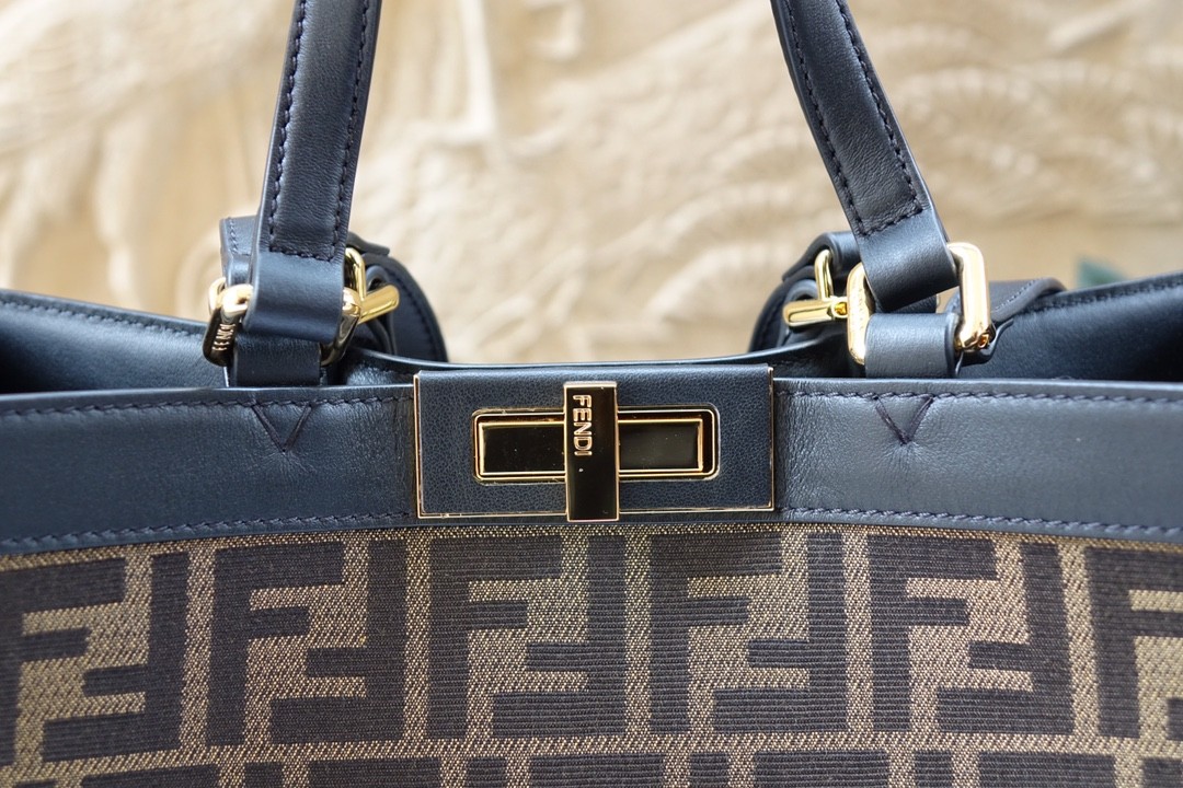 펜디 FENDI peekaboo X-tote 피카부 토트 백