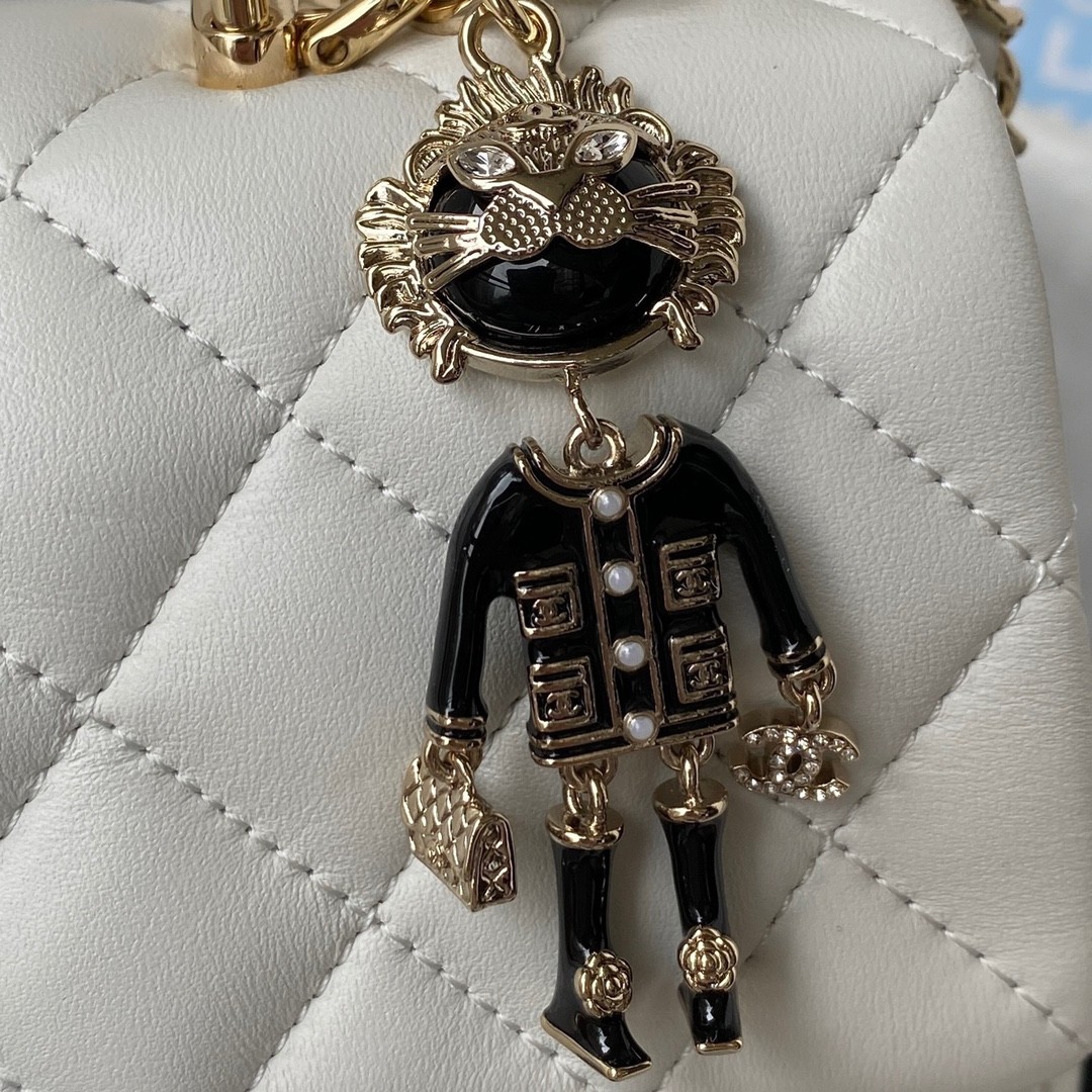 샤넬 뉴미니 탑핸들 램스킨 금장 플랩백 (화이트)