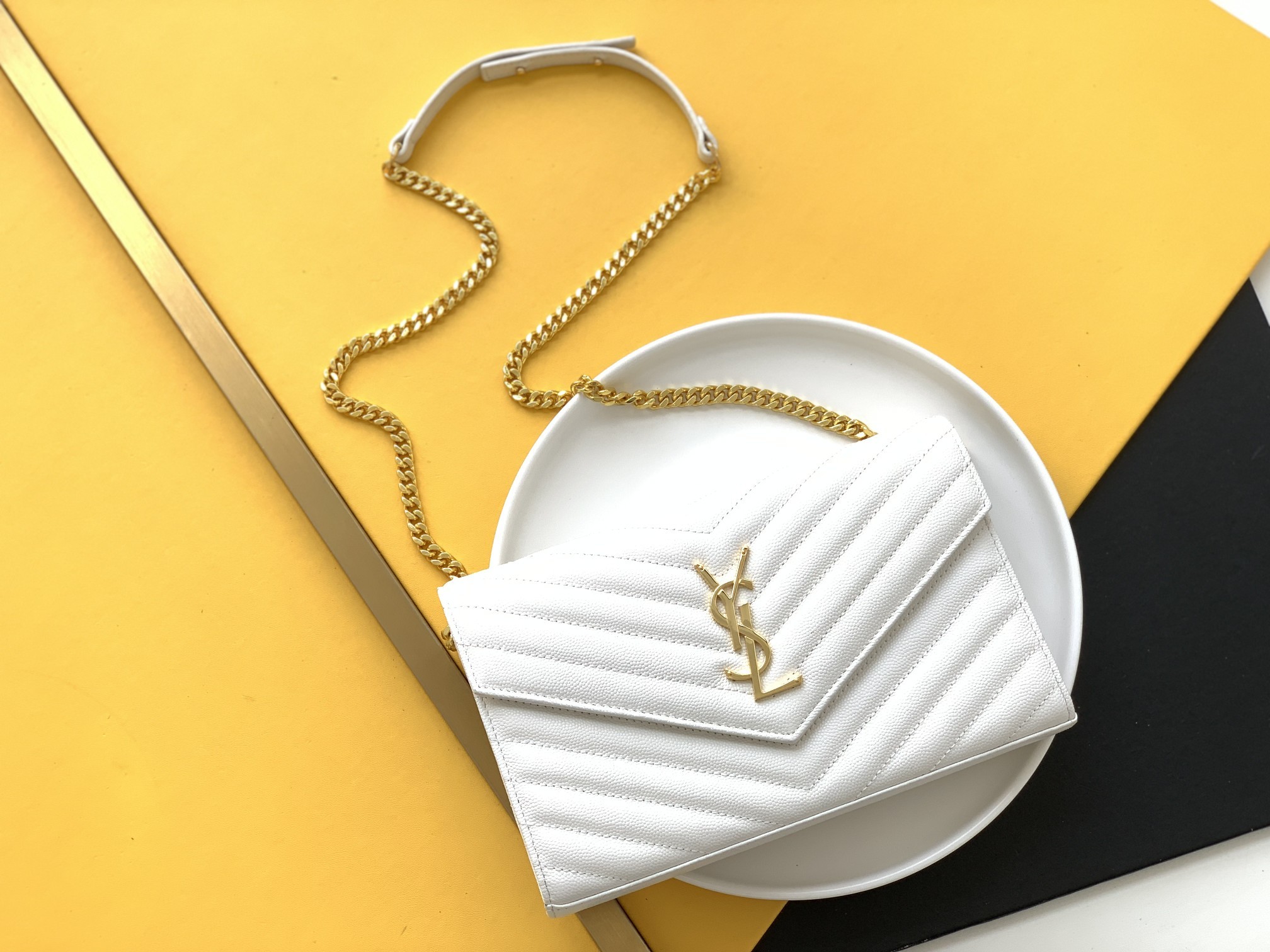 세인트로랑 YSL 모노그램 니키 체인백 (화이트)