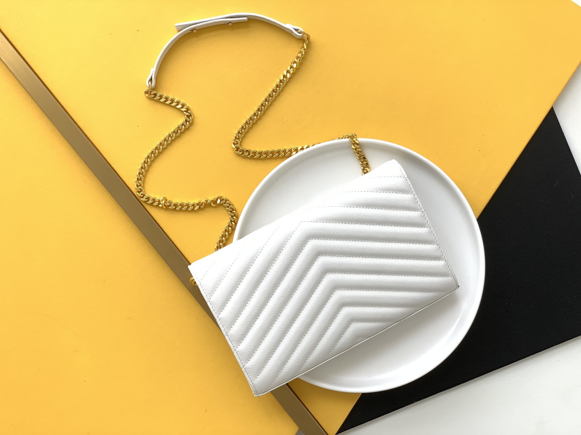 세인트로랑 YSL 모노그램 니키 체인백 (화이트)