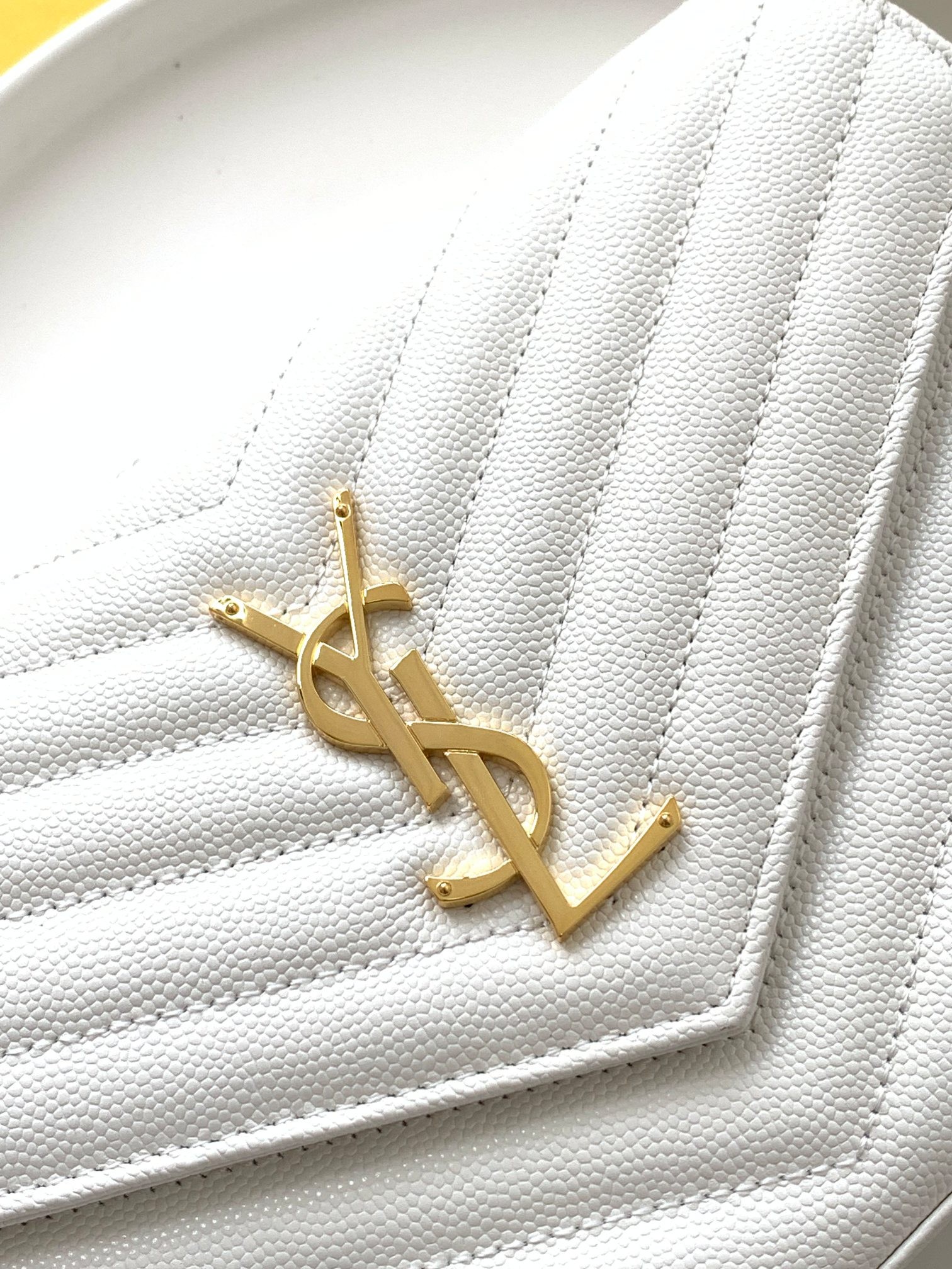 세인트로랑 YSL 모노그램 니키 체인백 (화이트)