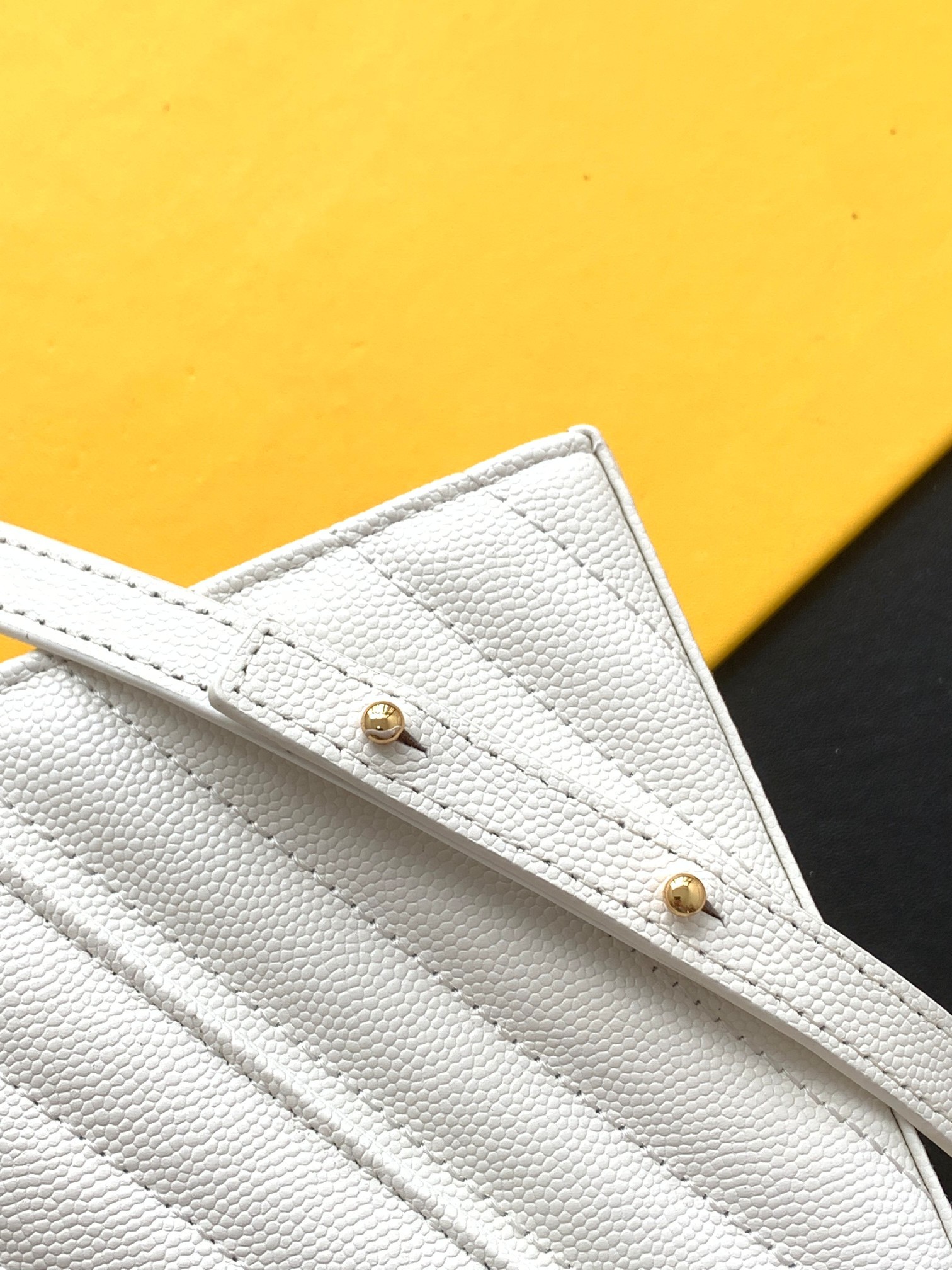 세인트로랑 YSL 모노그램 니키 체인백 (화이트)