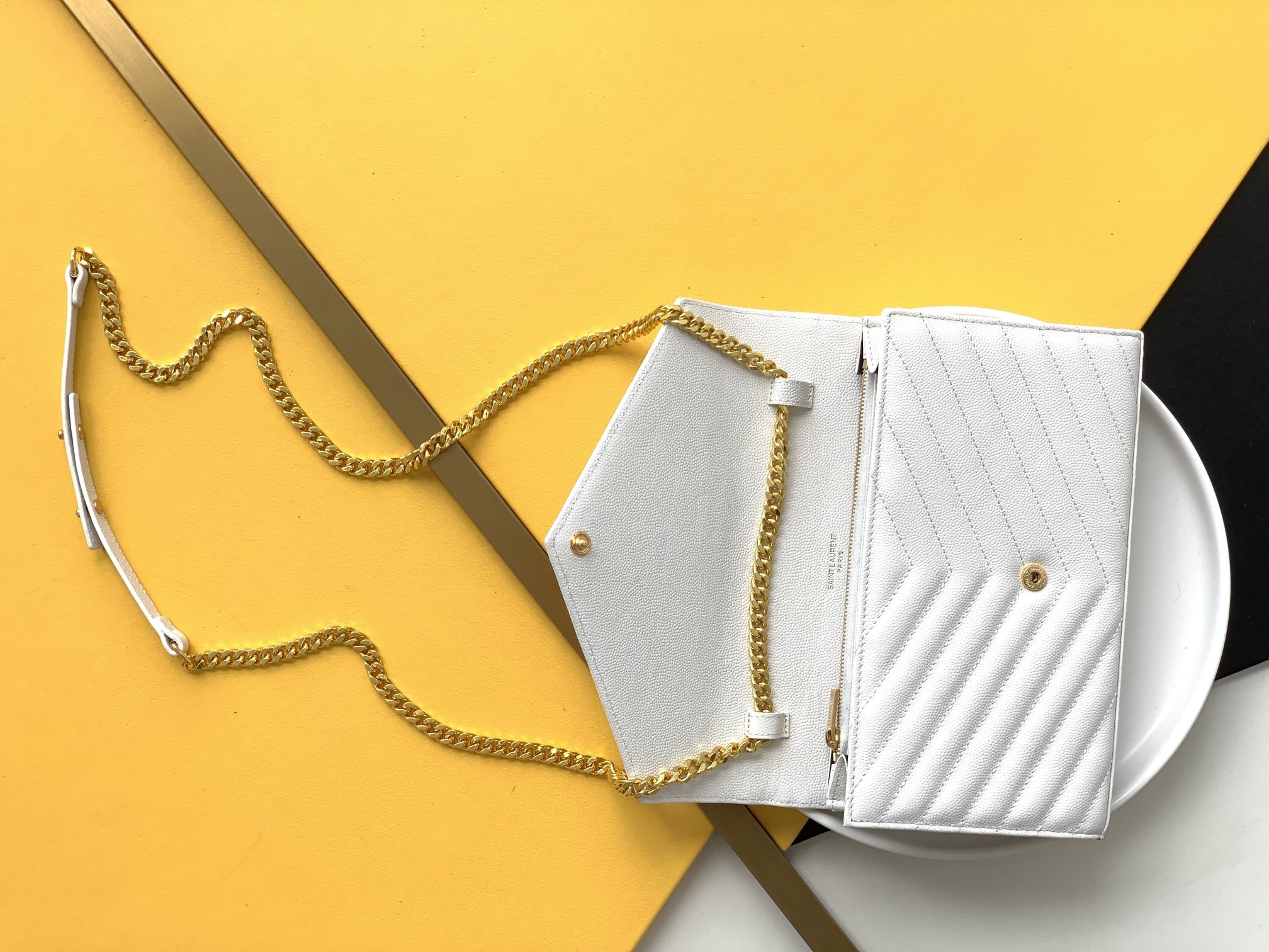 세인트로랑 YSL 모노그램 니키 체인백 (화이트)