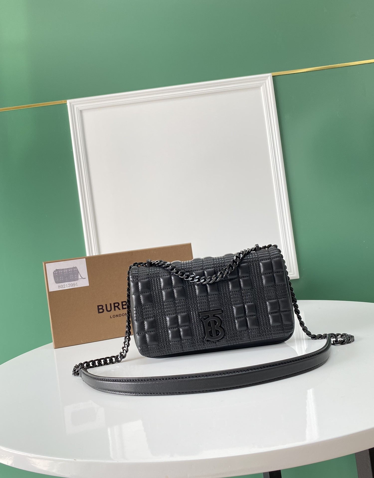 버버리 스몰 퀼팅 램스킨 롤라백