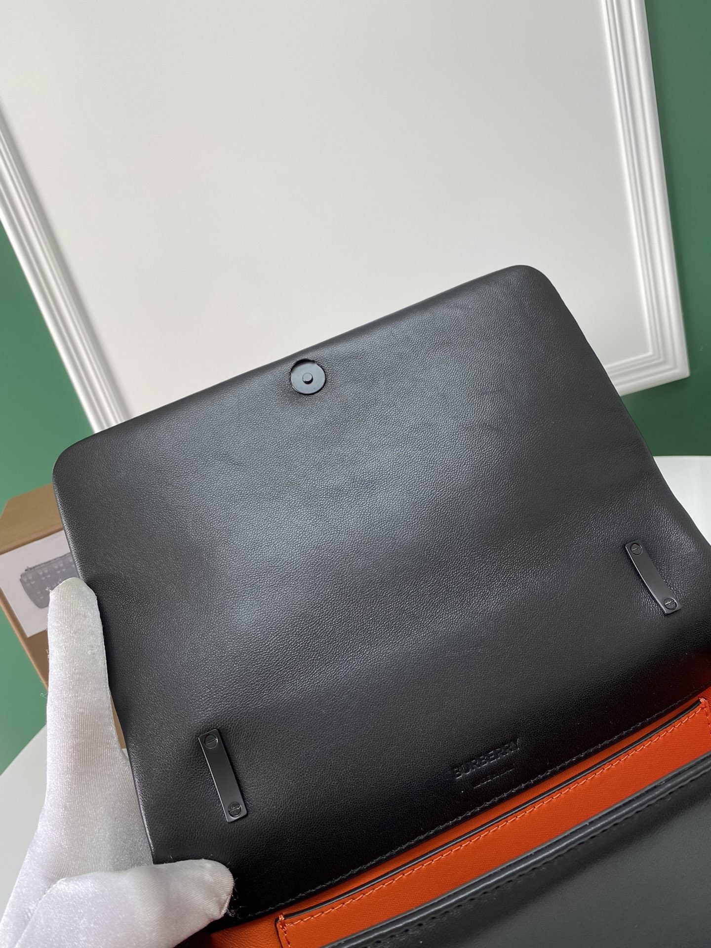 버버리 스몰 퀼팅 램스킨 롤라백