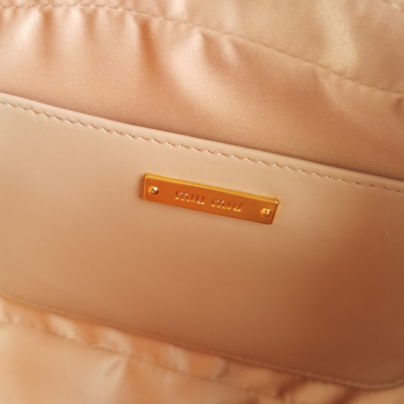 미우미우 숄더 백