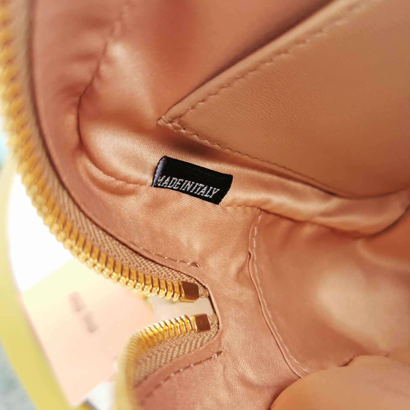 미우미우 숄더 백