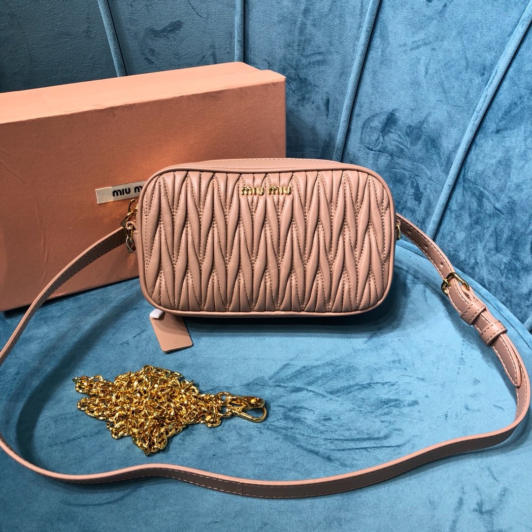 미우미우 숄더백