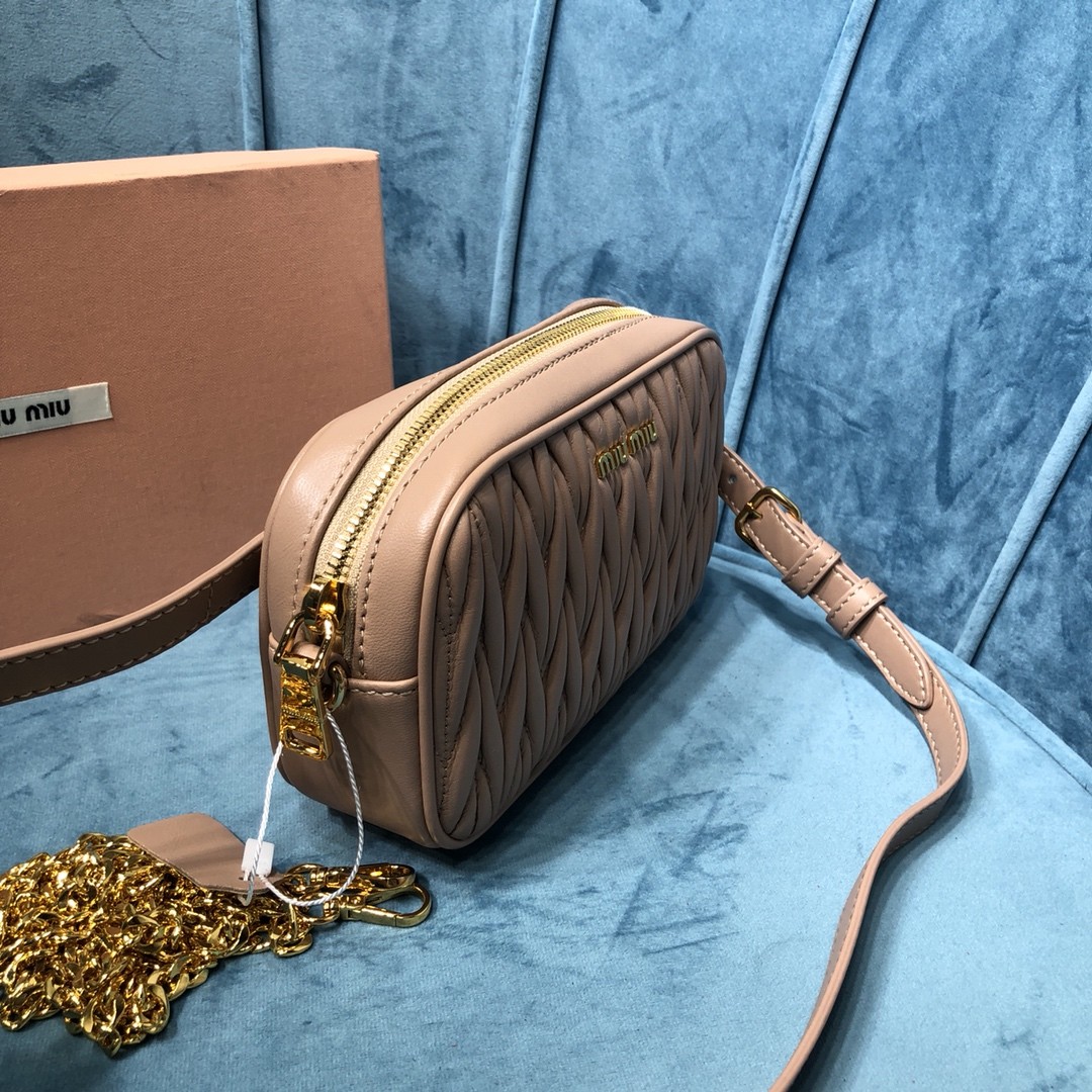 미우미우 숄더백