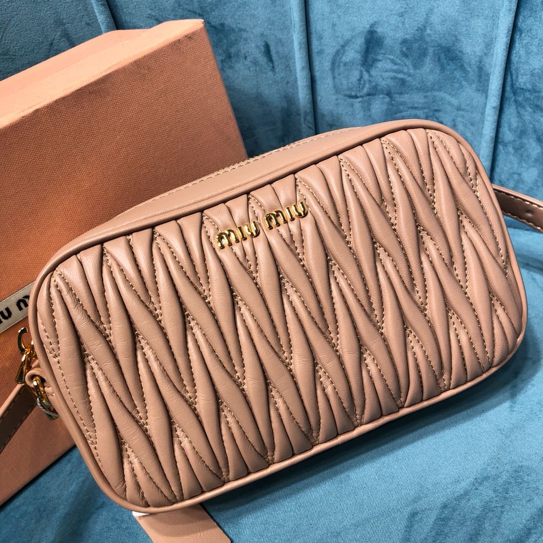 미우미우 숄더백