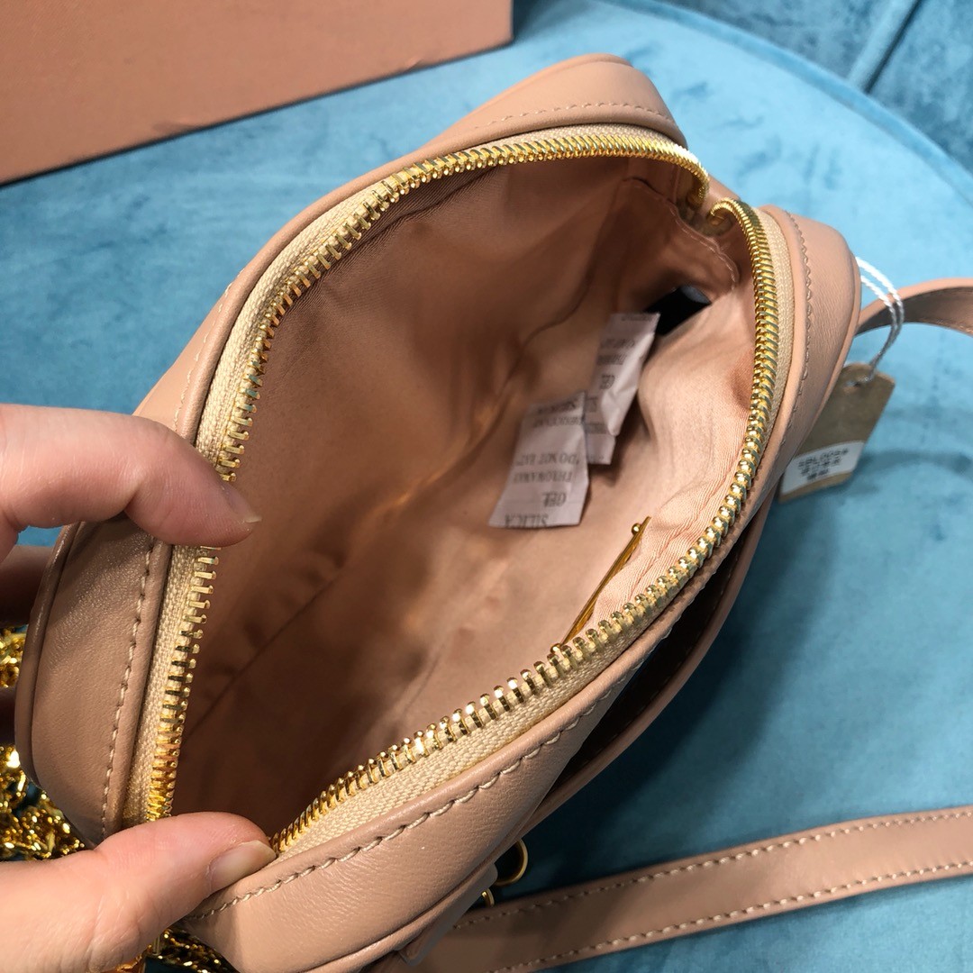 미우미우 숄더백