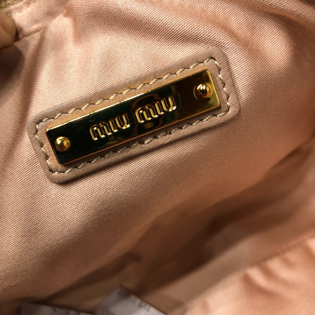 미우미우 숄더백