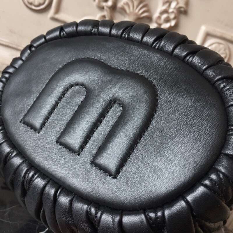 미우미우 마테라쎄 버킷백