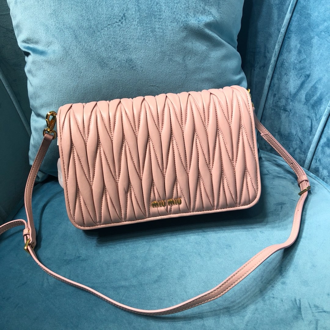 미우미우 숄더백