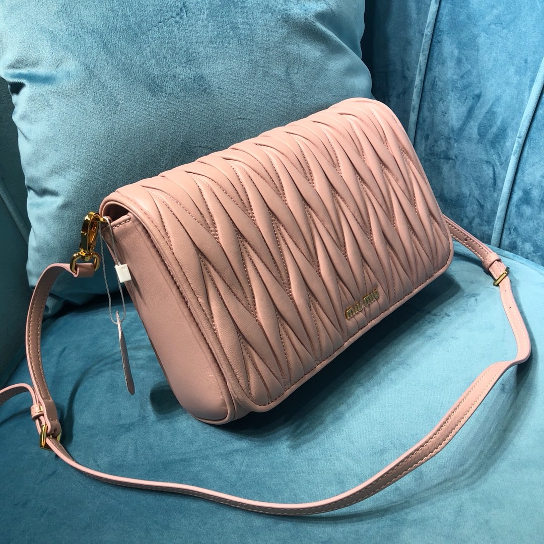 미우미우 숄더백