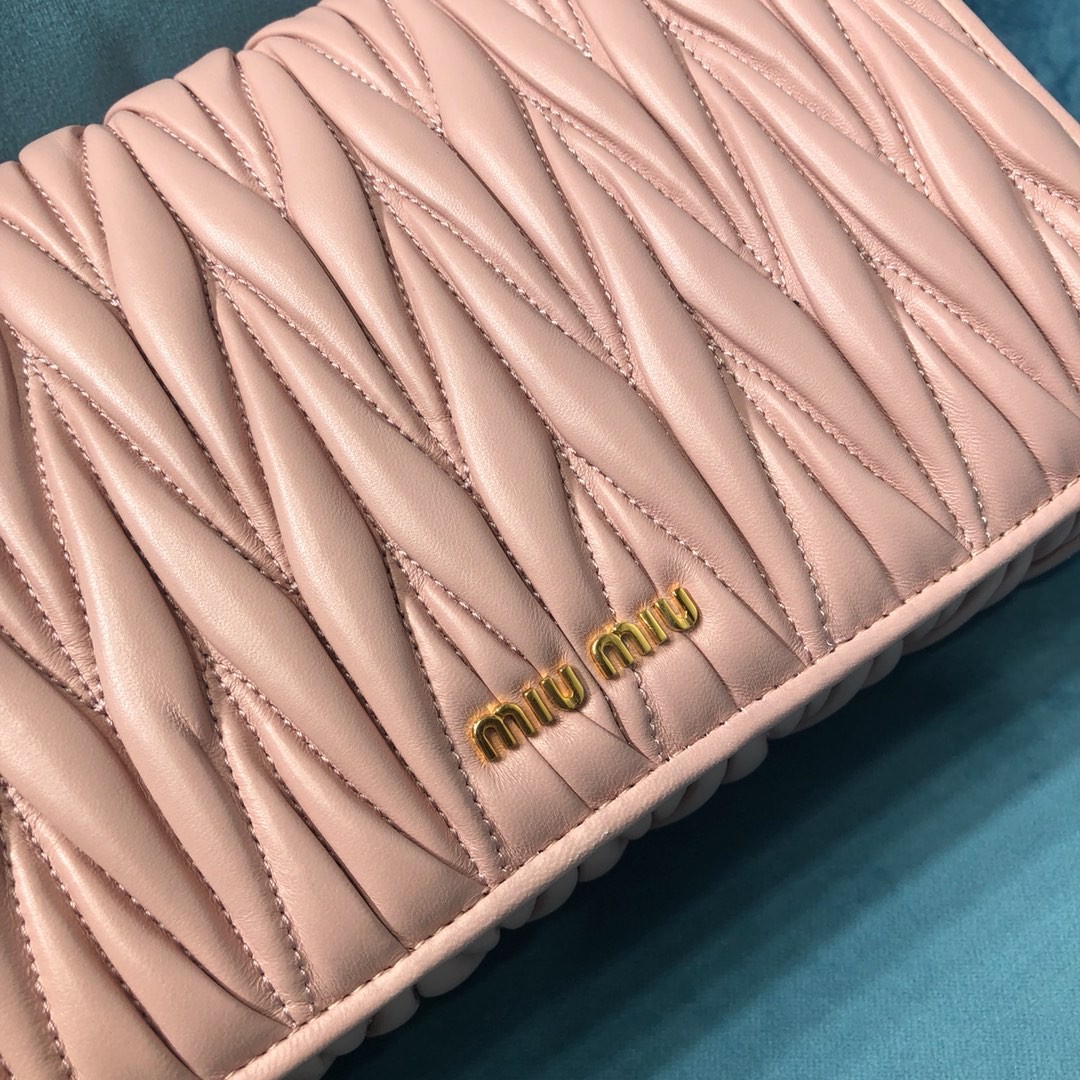 미우미우 숄더백