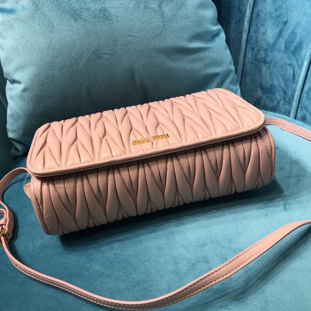 미우미우 숄더백