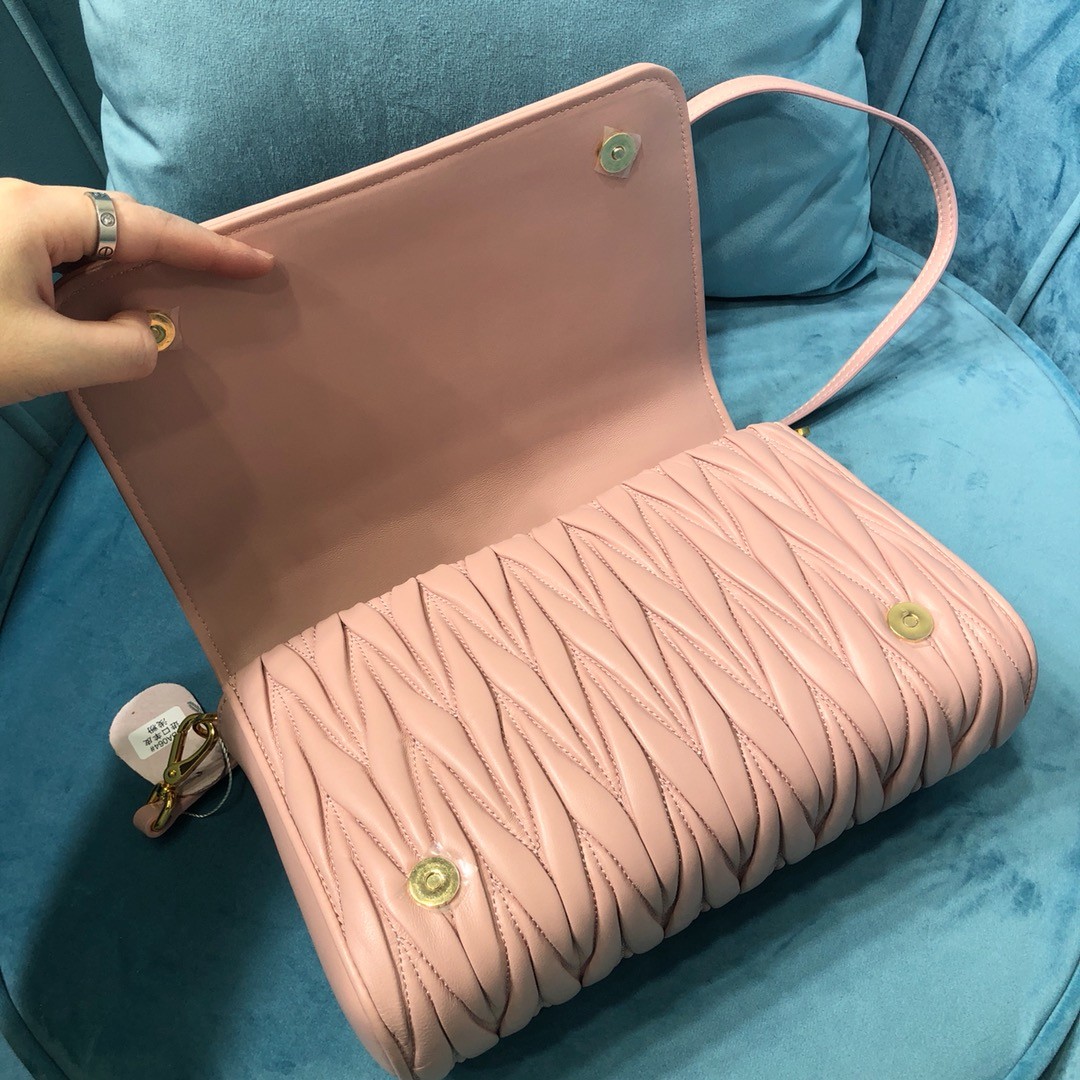 미우미우 숄더백