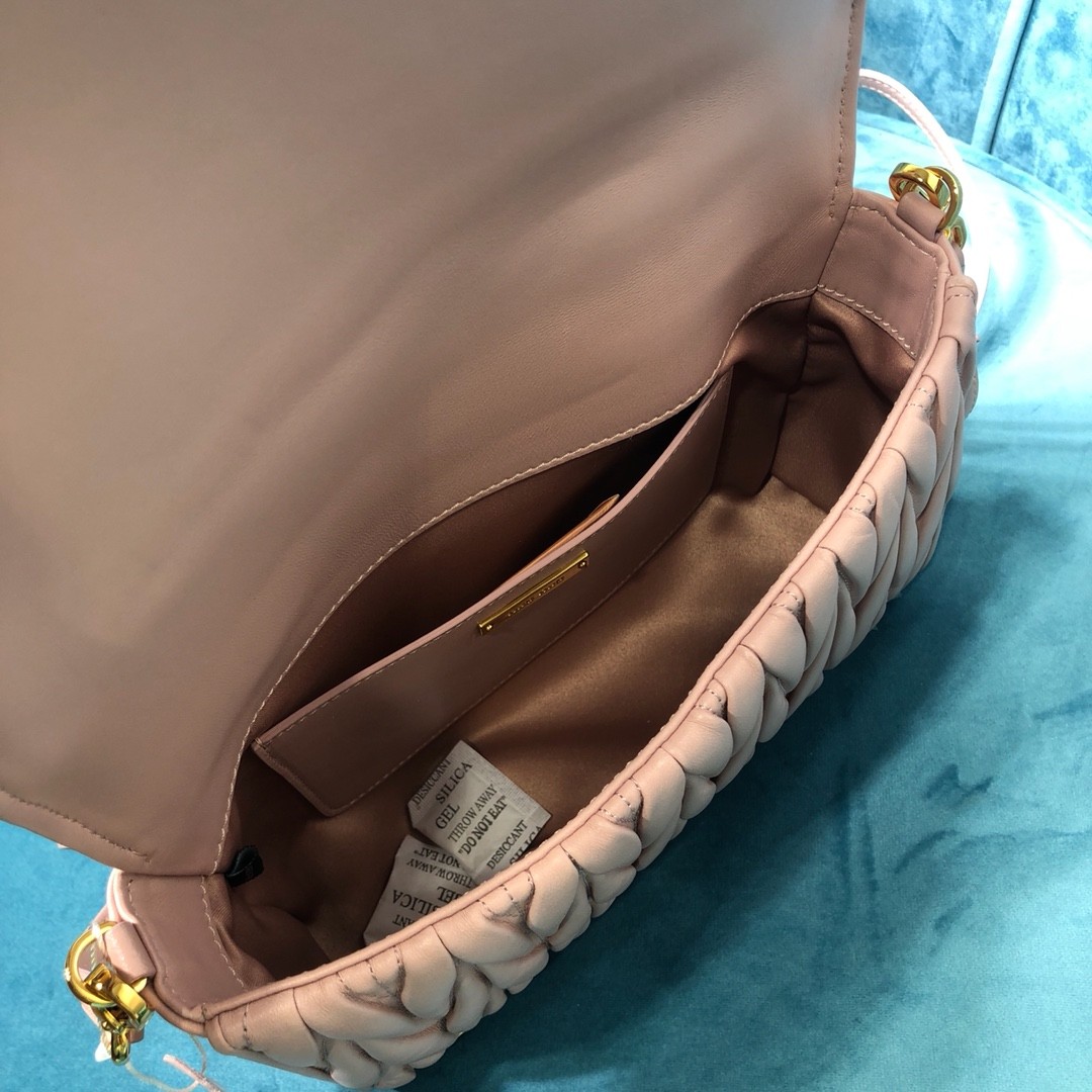 미우미우 숄더백