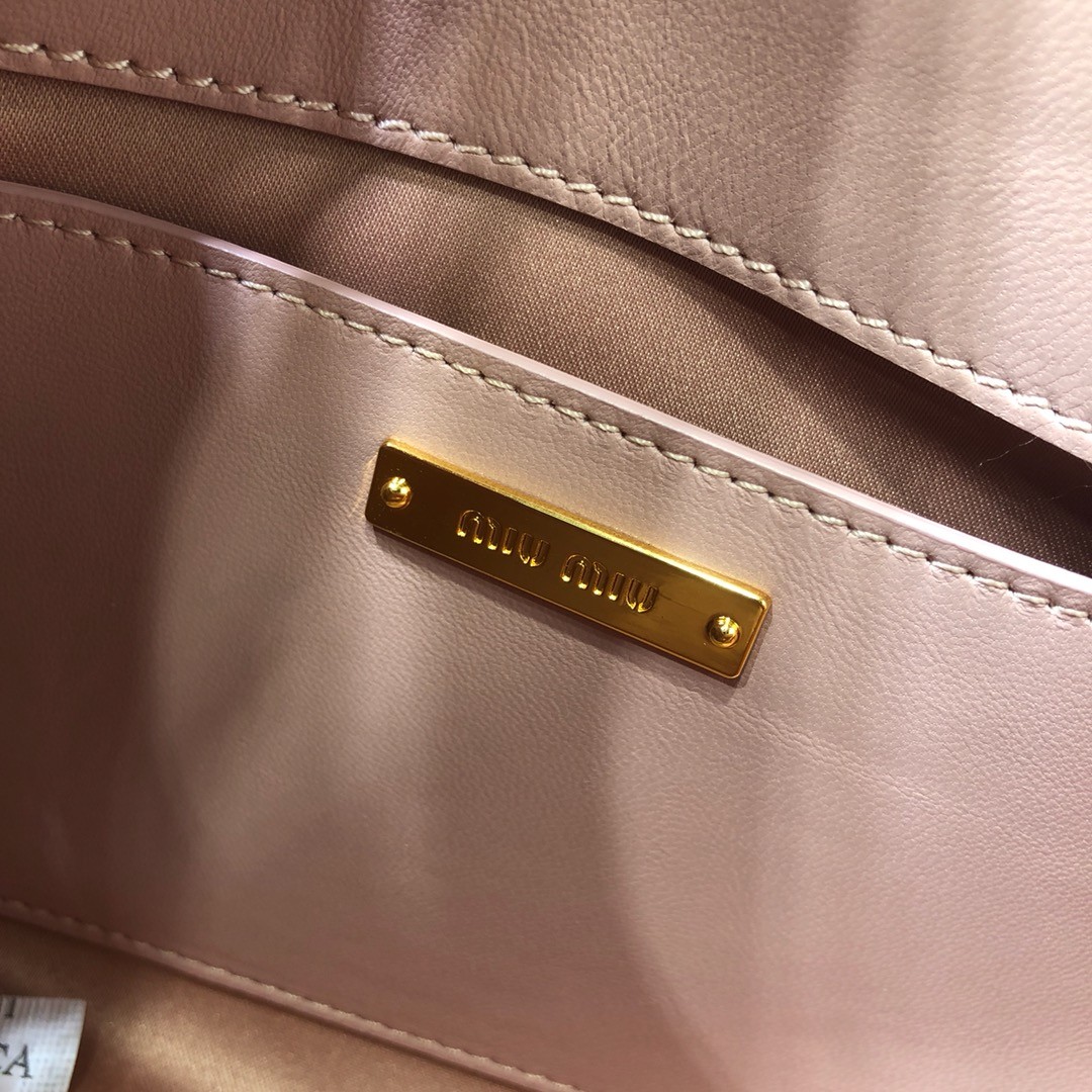 미우미우 숄더백