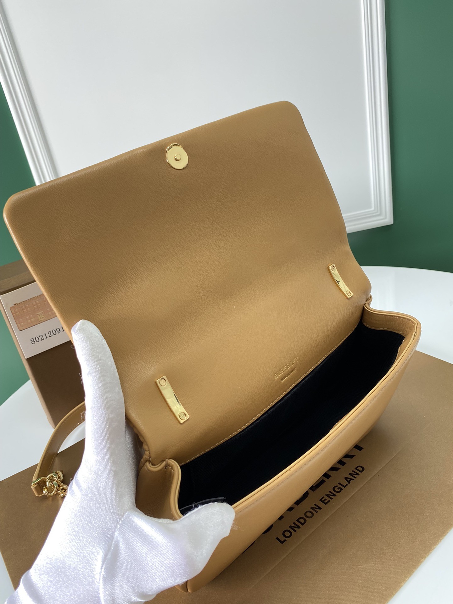 버버리 퀼팅 램스킨 롤라백