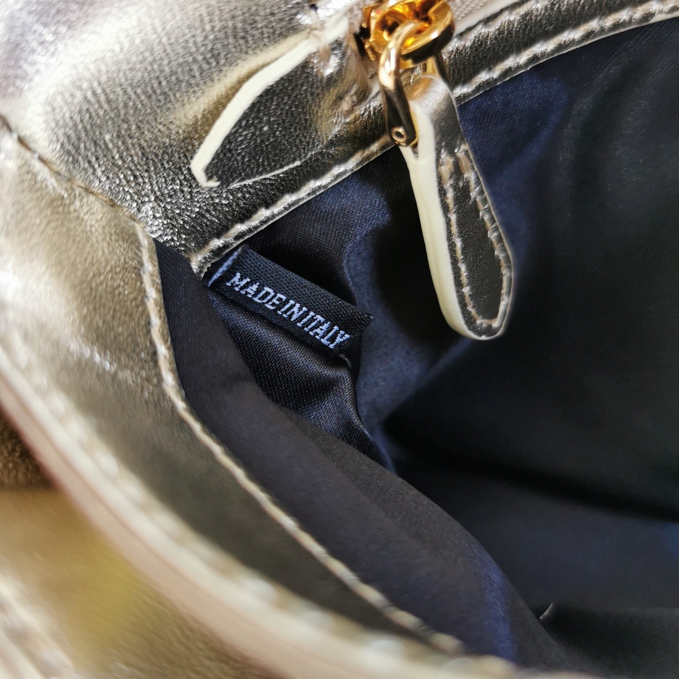 미우미우 마테라쎄 숄더백 미니