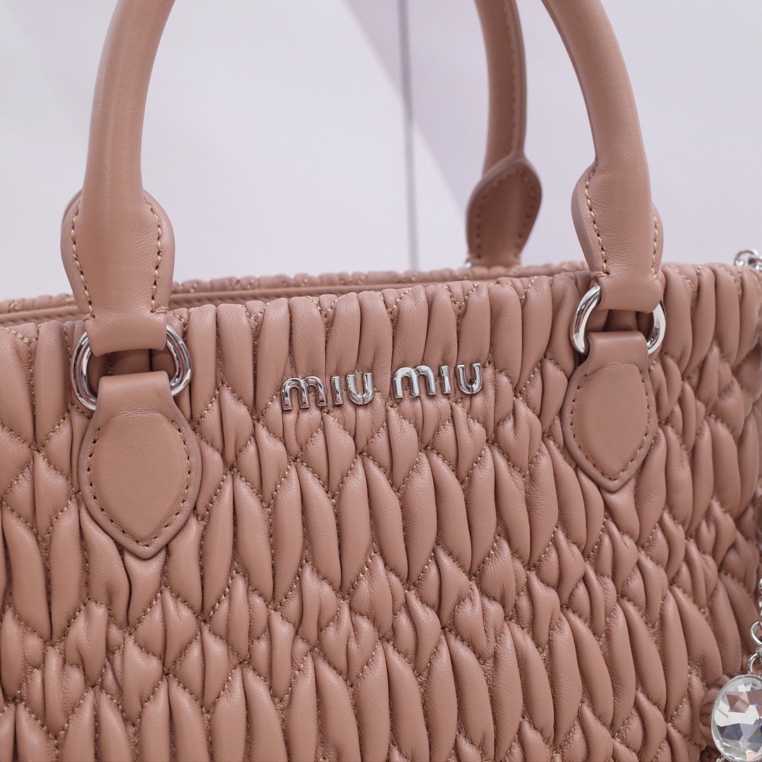 미우미우 핸드백