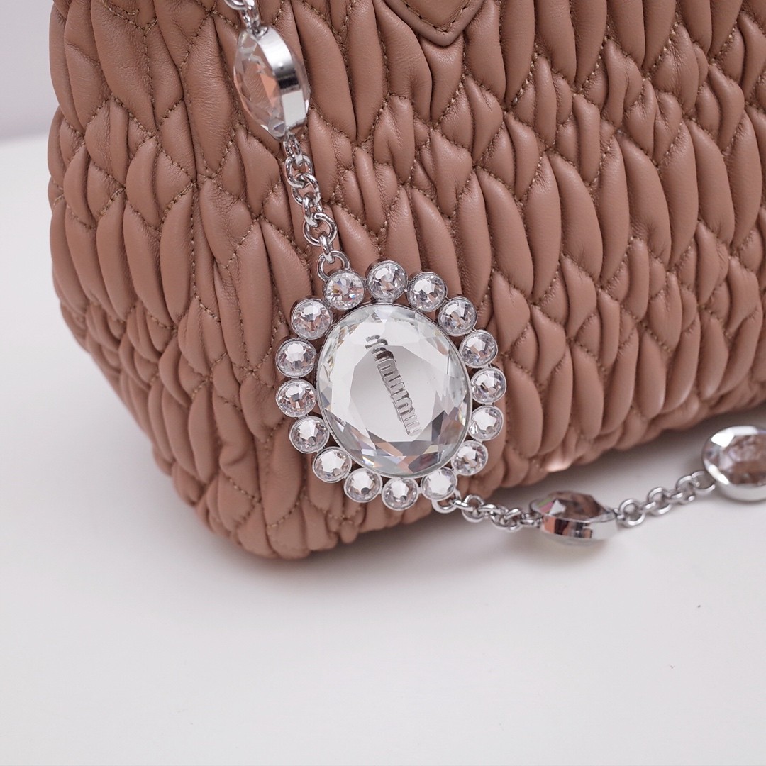 미우미우 핸드백