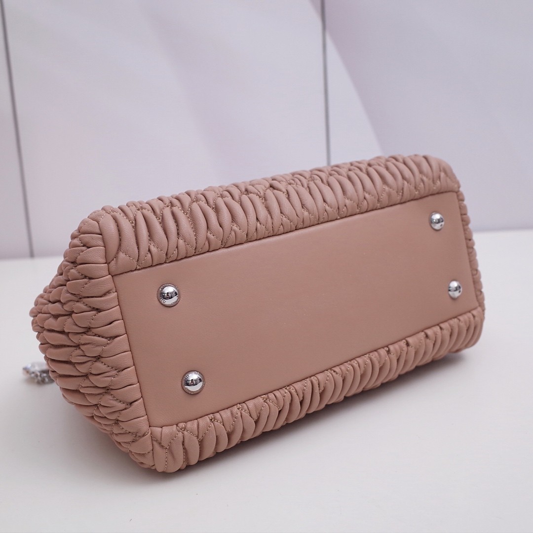 미우미우 핸드백