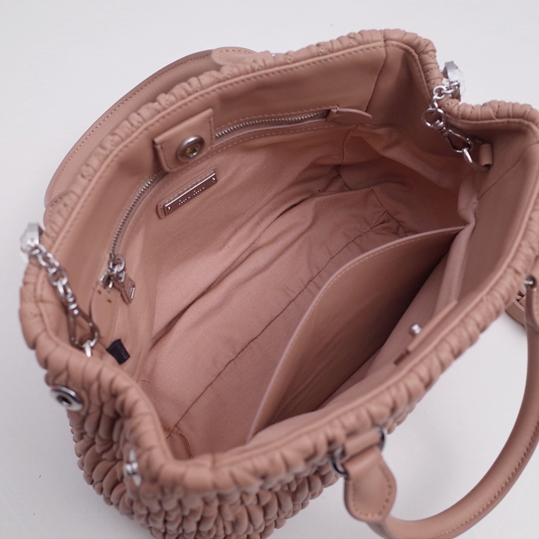 미우미우 핸드백