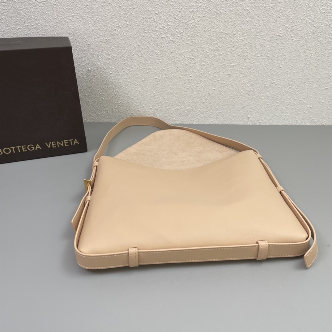 보테가베네타 숄더백