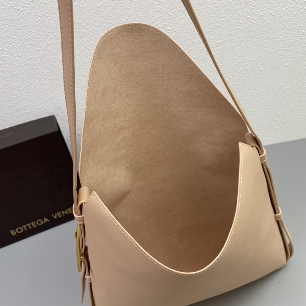 보테가베네타 숄더백
