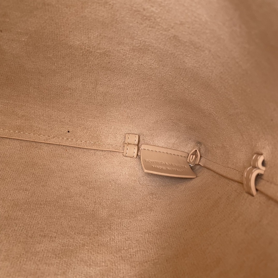 보테가베네타 숄더백
