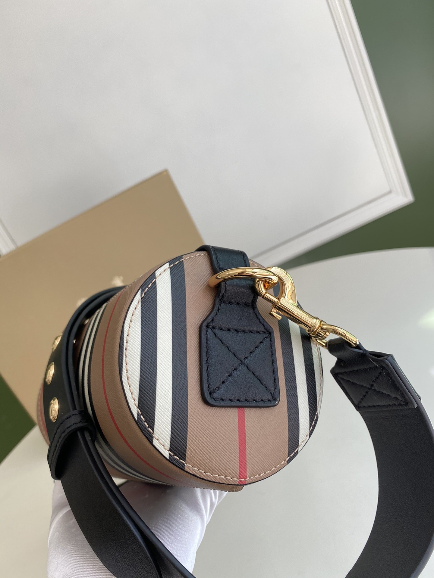 버버리 배럴 크로스백