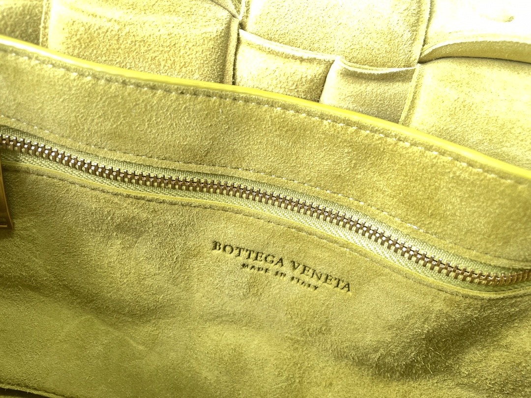 보테가베네타 숄더백