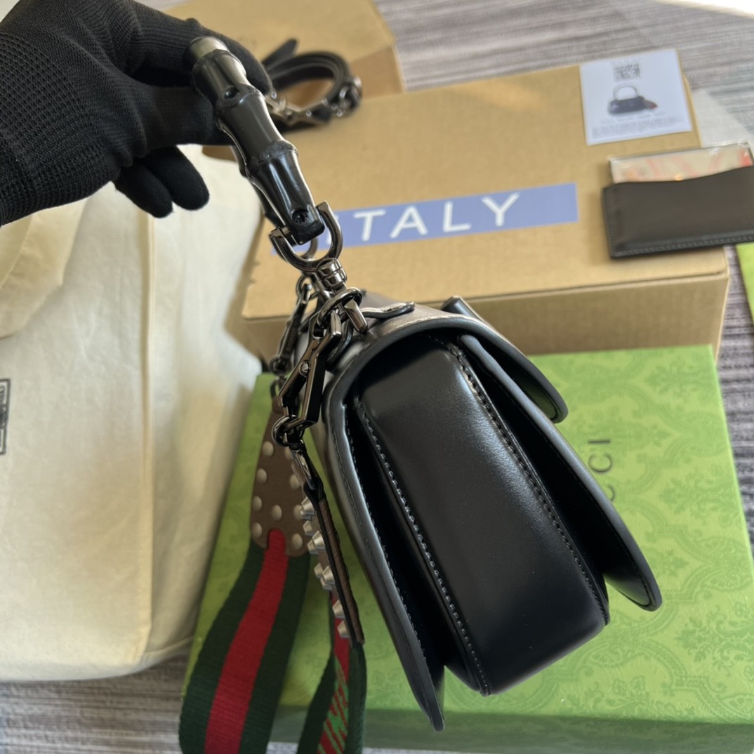 구찌 GUCCI 뱀부 1947 스몰 탑 핸들백