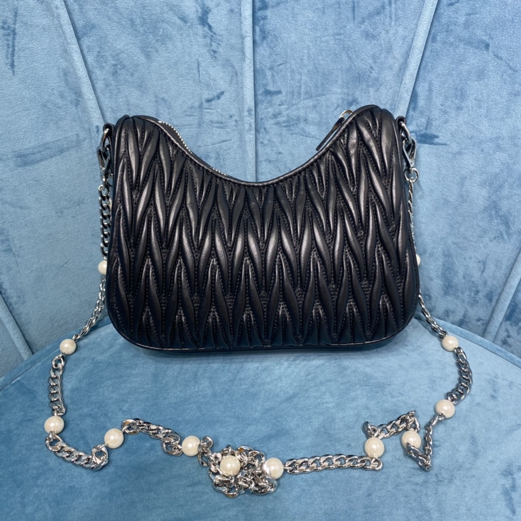 미우미우 MiuMiu 마틀라세 숄더 백