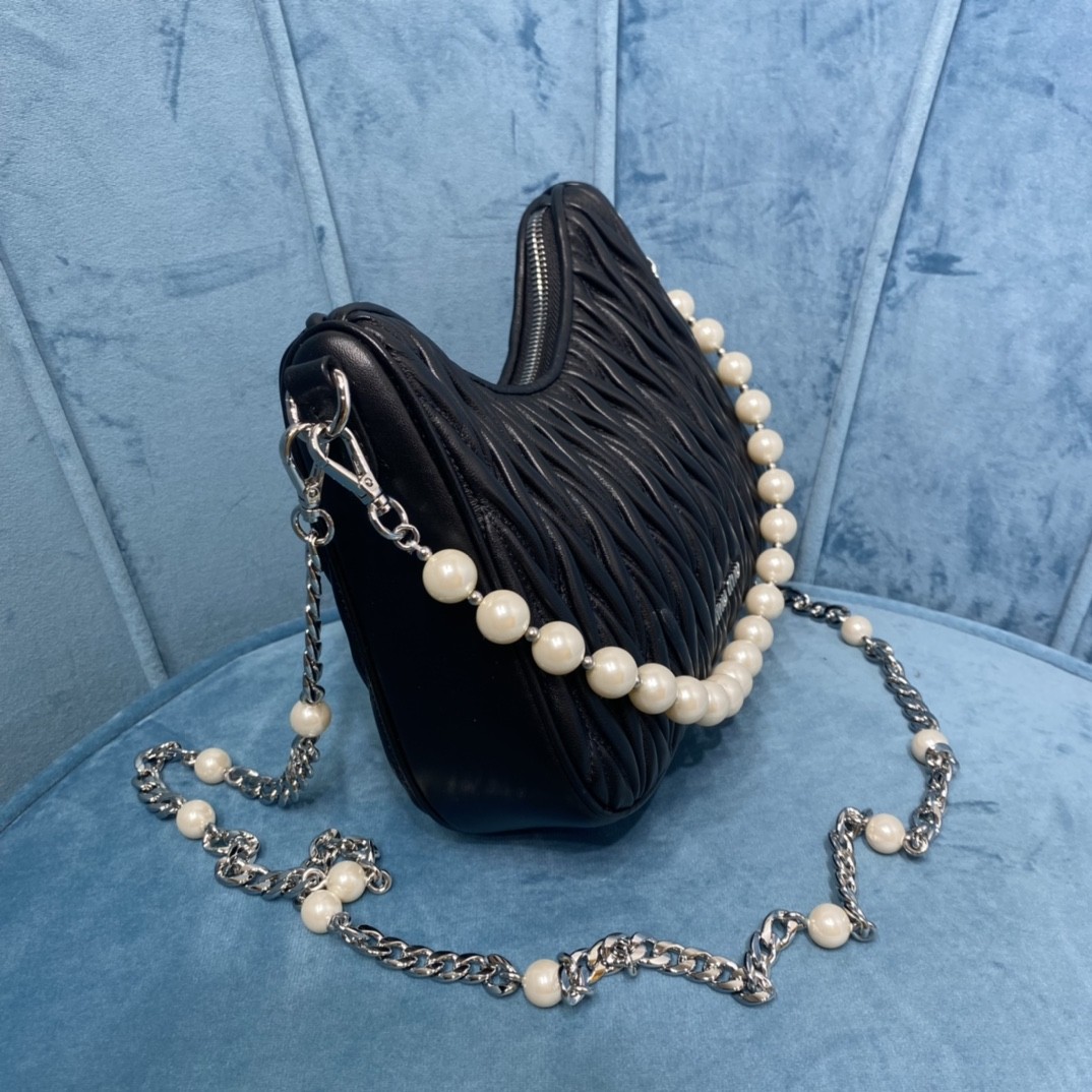 미우미우 MiuMiu 마틀라세 숄더 백