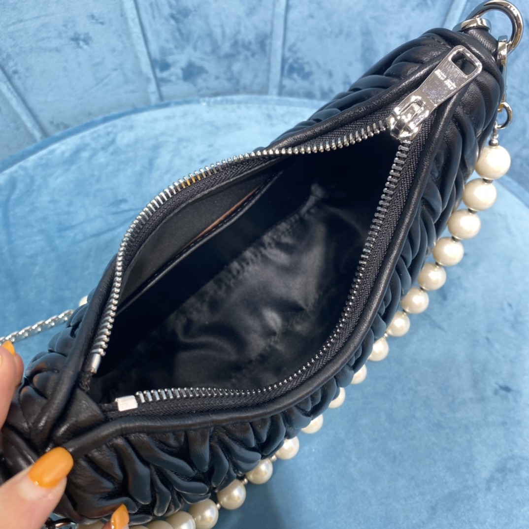 미우미우 MiuMiu 마틀라세 숄더 백