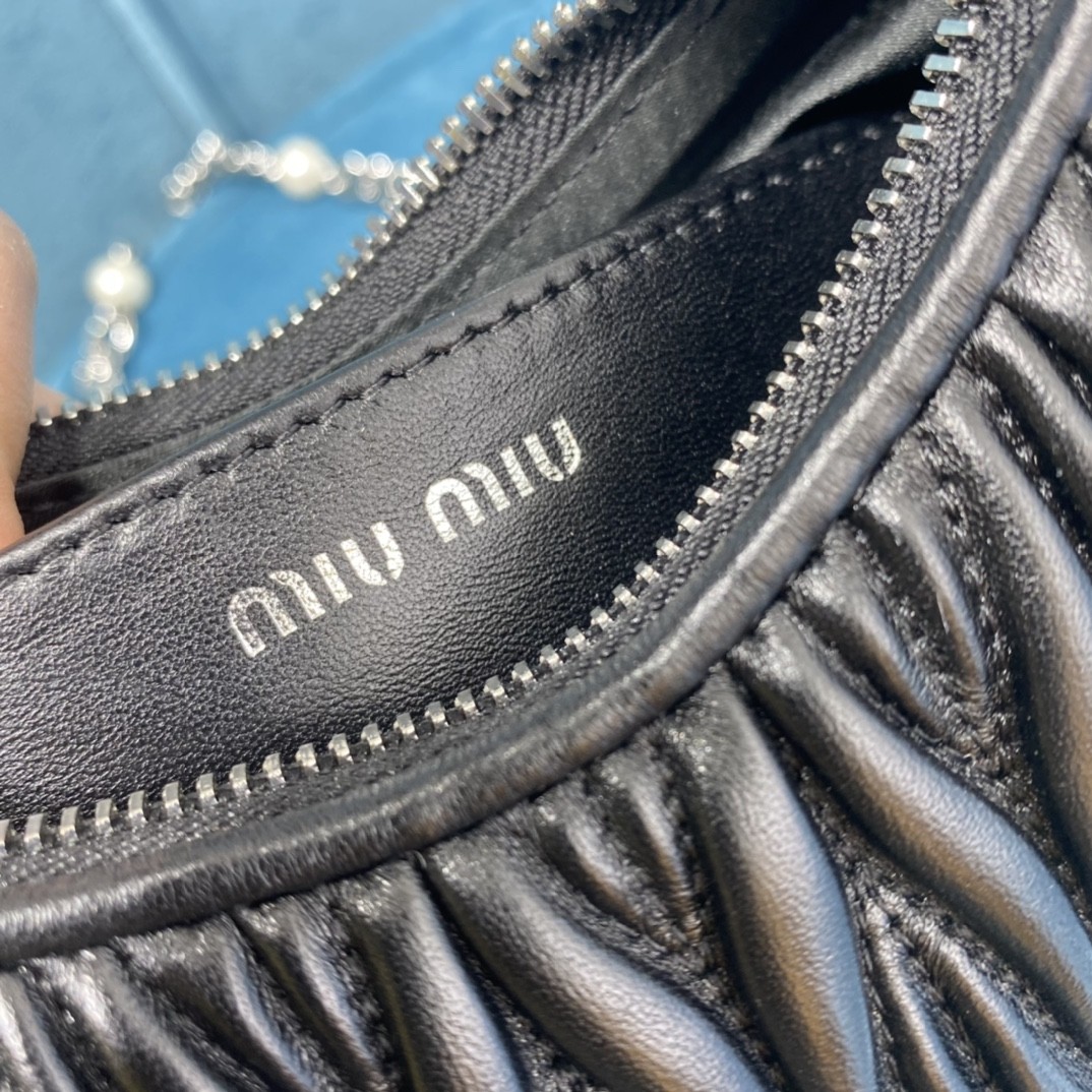 미우미우 MiuMiu 마틀라세 숄더 백