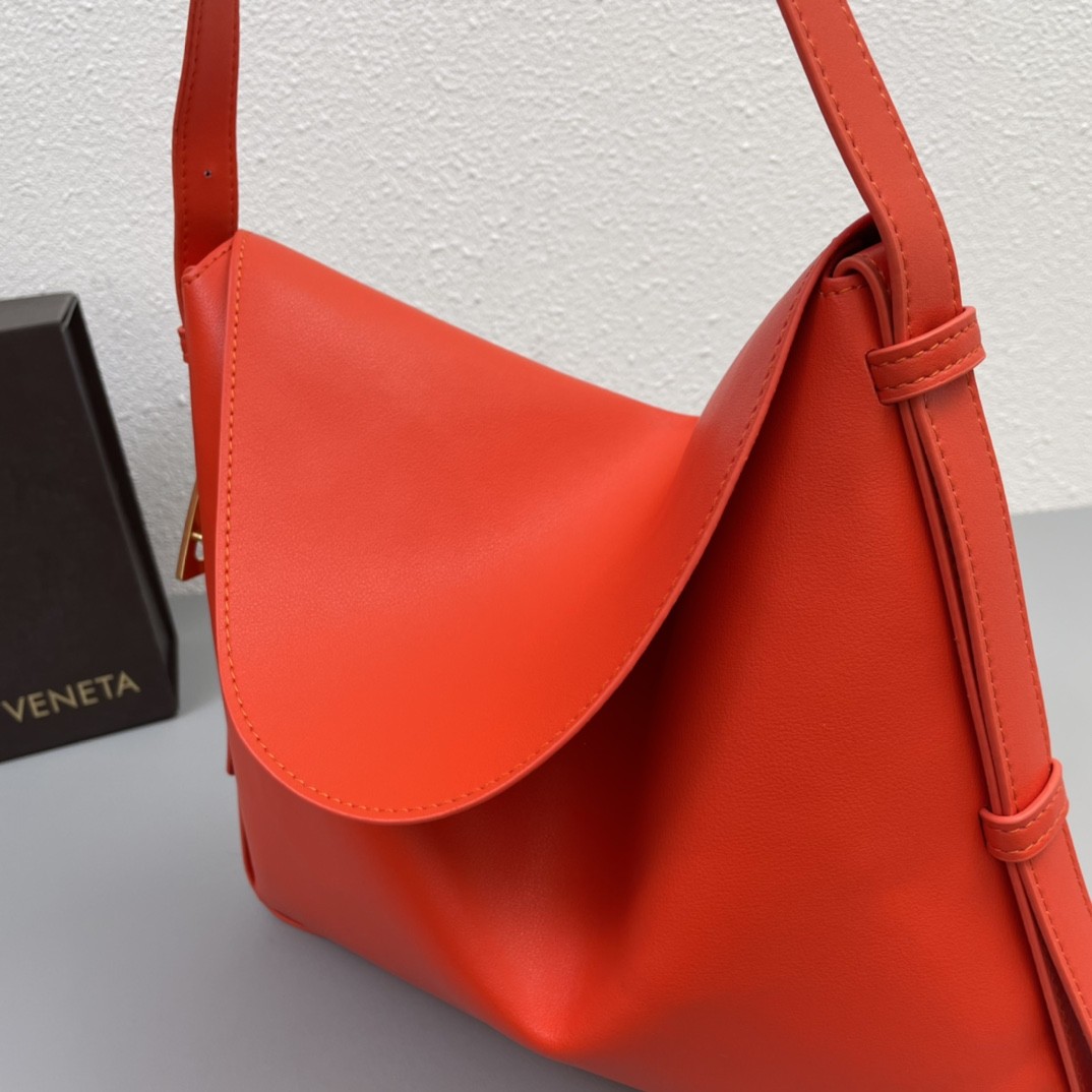 보테가베네타 숄더백