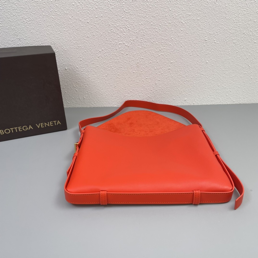 보테가베네타 숄더백