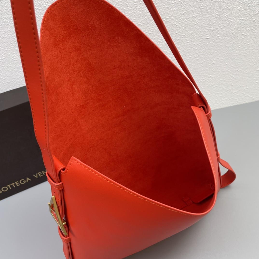 보테가베네타 숄더백