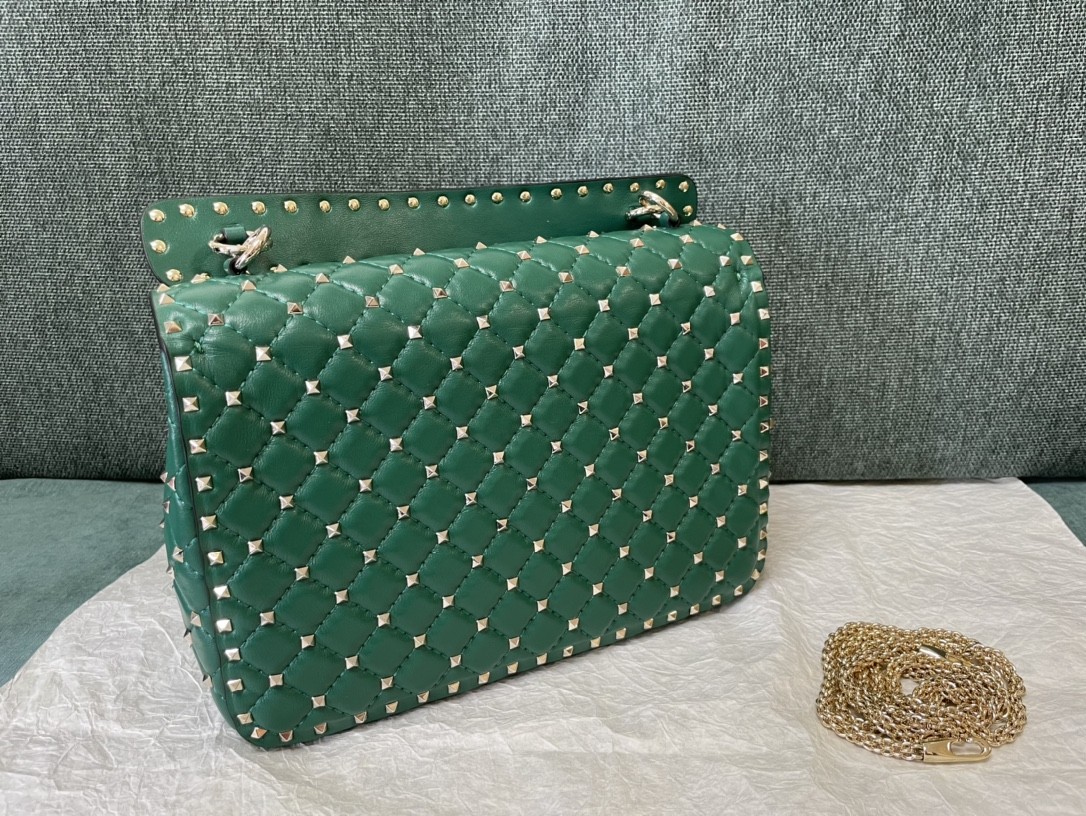 발렌티노 락스터드 스파이크 숄더백