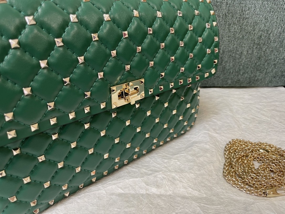 발렌티노 락스터드 스파이크 숄더백