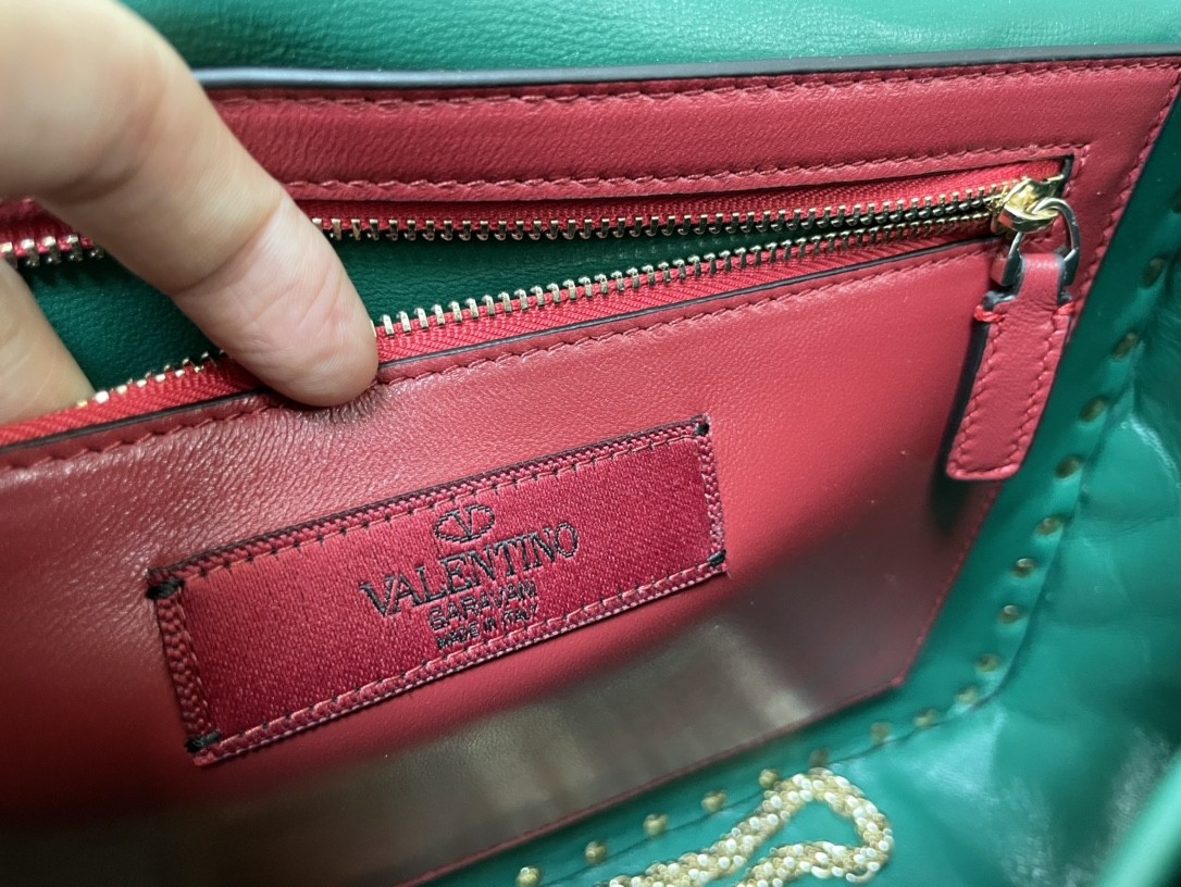 발렌티노 락스터드 스파이크 숄더백