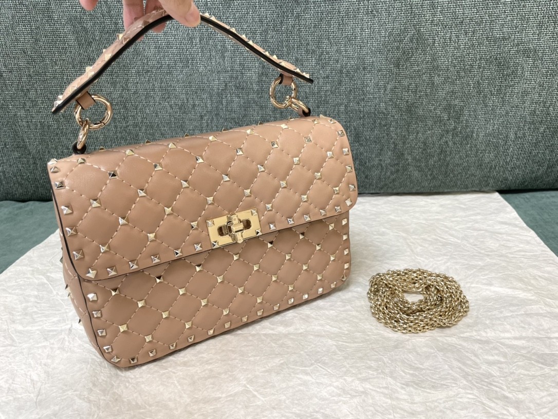 발렌티노 락스터드 스파이크 숄더백