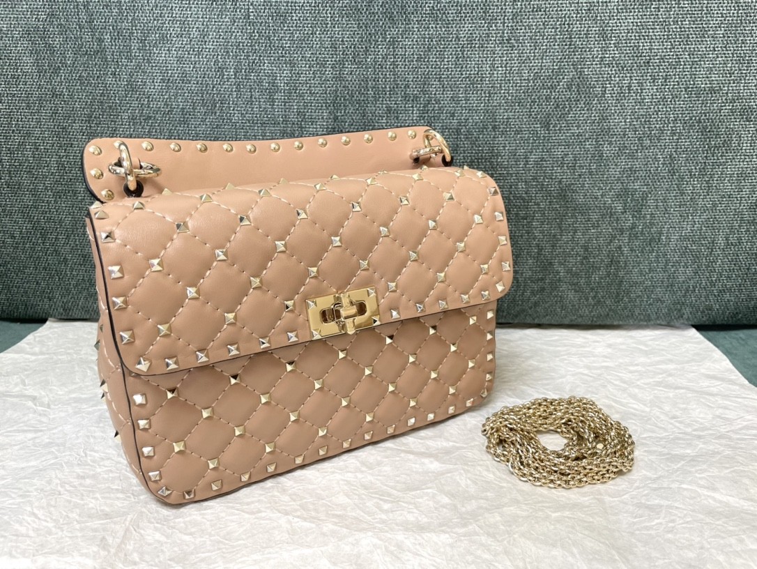 발렌티노 락스터드 스파이크 숄더백